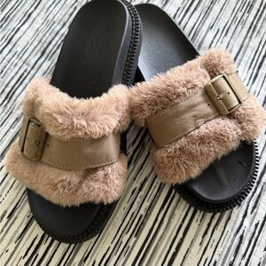 RACHEL Rachel Roy black and Tan Fur Slide Loafers